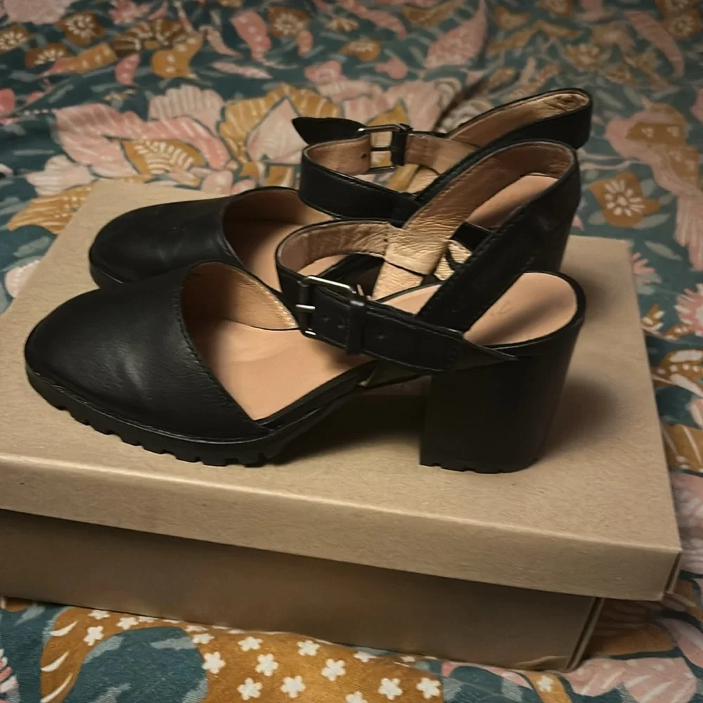 So cute worn once - Picture 2 of 4